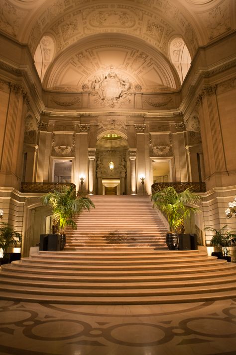 Gala Room Aesthetic, Gala Interior, Gala Background, Wedding Grand Staircase, Malibu Hotel, Ballroom With Staircase, Hotel Grand Staircase, Castle Grand Staircase, Mansion Stairs Grand Staircase