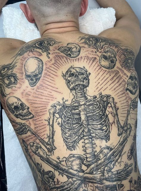 Back Tattoo For Men, Skull Tattoo Ideas, Backpiece Tattoo, Woodcut Tattoo, Medieval Tattoo, Engraving Tattoo, Back Piece Tattoo, Wicked Tattoos, Skeleton Tattoos