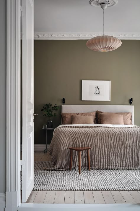 Dark Bedroom Walls, Green Room Colors, Olive Bedroom, Olive Green Bedrooms, Beige Wall Colors, Green Bedroom Walls, Airbnb Business, Scandi Bedroom, Green Wall Color