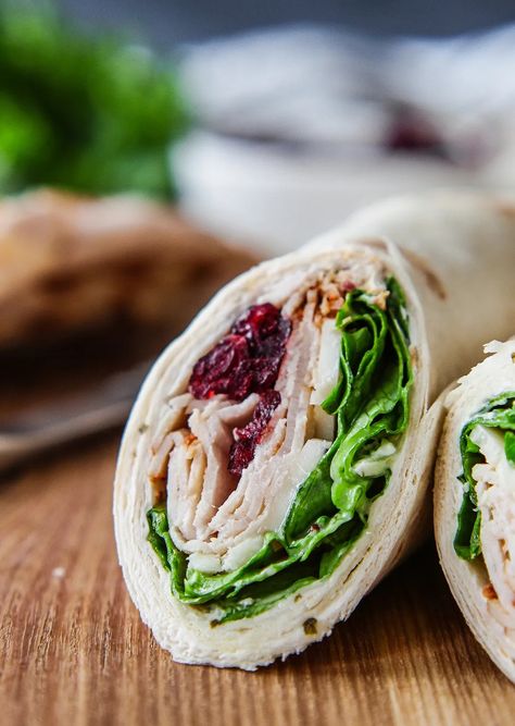 Sierra Turkey Cranberry Wraps (Boars Head copycat) - Candy Jar Chronicles Blackened Turkey, Turkey Sauce, Turkey Cranberry, Turkey Wraps, Different Salads, Empanada Recipe, Wrap Recipe, Healthy Wraps, Boars Head