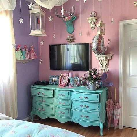 Pastel goth room! Retro Apartment, Mermaid Bedroom, Unicorn Bedroom, Mermaid Room, Big Girl Rooms, Pastel Goth, My New Room, New Room