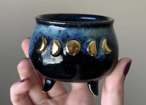 Diy Clay Cauldron, Witchy Ceramic Art, Clay Crafts Witchy, Witchy Pottery Ideas, Witchy Ceramics Ideas, Witchy Sculpture, Clay Box Diy, Witchy Clay Ideas, Clay Witchy Crafts