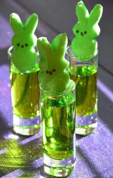 Lucky Bunny Peep Shots! YUM Everyday Drinks, Apple Pucker, Easter Cocktails, St Patricks Day Drinks, Bunny Peeps, Entertaining Menu, Green Bunny, Green Melon, Melon Liqueur