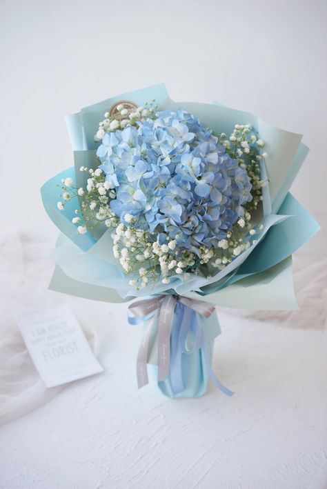 Blue Hydrangea Flower Bouquet, Dried Blue Hydrangea Arrangements, Hydrangeas Bouquet Aesthetic, Hydrangea Bouquet Aesthetic, Grad Bouquet, Blue Hydrangea Bouquet, Blue Flowers Bouquet, Blue Hydrangea Flowers, Luxury Flower Bouquets