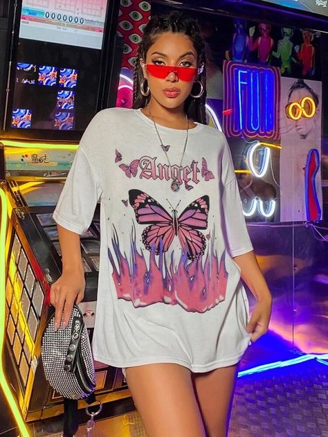 Streetwear Fashion Graphic Tee, Graphic Tee Ideas, Baggy T Shirts, Graphic Tees Aesthetic, Aesthetic Graphic Tees, Graphic Tee Aesthetic, Oversized Tee Outfit, Butterfly Graphic Tee, Baggy Shirts