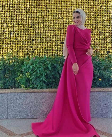 Hijab Party Dress, Soiree Outfits, Hijab Fashion Outfits, Soirée Dresses, Formal Dresses Red Carpet, Hijab Party, Party Hijab, Muslim Prom Dress, Long Sleeve Party Dresses