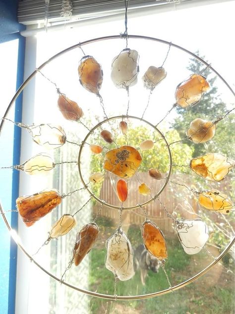 Carillons Diy, Suncatcher Diy, Witchy Crafts, Garden Artwork, Butcher Block Countertops, Garden Art Crafts, Crystal Crafts, Chic Kitchen, Garden Art Sculptures