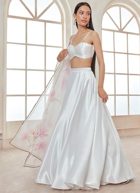 White Satin Lehenga With Floral Dupatta– Lashkaraa Plain Lehnga Outfit, Satin Lehenga Skirt, Plain White Lehenga Simple, Plain Satin Lehenga, Plain White Lehenga, White Lehenga Simple, Satin Lengha, White Satin Lehenga, White Organza Lehenga