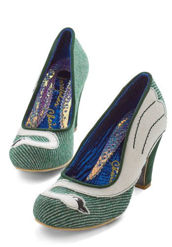 Stride a White Swan Heel Quirky Shoes, Embroidered Heels, Walking In Heels, Irregular Choice Shoes, Fantastic Shoes, Green Heels, Vintage Heels, Embroidered Shoes, Irregular Choice