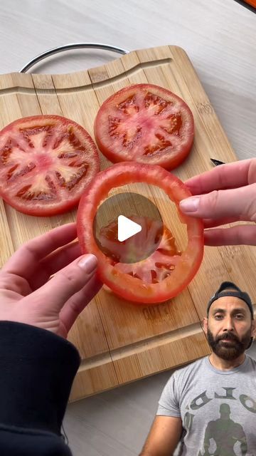 Food for your thoughts on Instagram: "TOMATO AND EGG TORTILLITAS✨ 🎥: @little.aceituna  Sure you have a tomato and eggs at home.  This is how easy it is to make this easy and quick recipe that will save any meal or dinner.  You just need:  1 large tomato 2 huevos Cooked ham or turkey (if you want to add more protein, but to your liking) Queso mozzarella Sal y pimienta  Put it in the frying pan and cover it so that the egg will cook (it will take longer to peel and burn underneath) about 10min  And that's a wrap! #Tortillas #tomato #egg #foodhack #hack #simplerecipe #recipe #breakfast #brunch" Tomato Rings With Eggs, Tomato And Eggs, Tomato And Egg, Tomato Egg, Cooked Ham, More Protein, Recipe Breakfast, Egg Recipes For Breakfast, How To Cook Ham