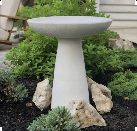 Modern Bird Baths, Vista House, Patio Projects, Backyard Water Feature, Bird Bath Garden, Home Design Inspiration, Outdoor Gardens Design, Patio Makeover, Black Floor Lamp