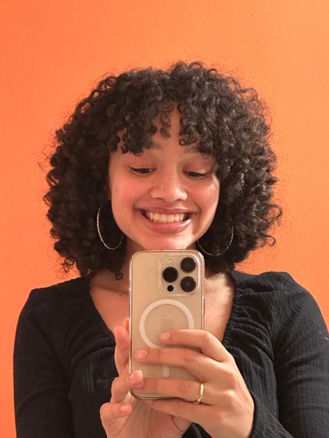 Short Full Curly Hair, Short Bangs On Curly Hair, Short Round Curly Hair, Curly Cuts With Layers Short, Short Round Curly Haircut, Curly Short Hair Black Women, Hair Layers Curly, Layers Curly Haircut, Short Hair With Bangs Curly