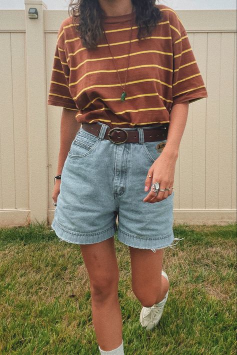 love this dad short’s / jorts with striped tee combo. the belt is my all time favorite, and of course reeboks. 90s Spring Outfits Aesthetic, 80s Jean Shorts Outfit, Short Lady Outfits, 90s Mom Aesthetic Summer, Dad Jorts Outfits, Nb Summer Outfits, 80s Spring Fashion, 80s Inspired Outfits Summer, Enby Fashion Summer