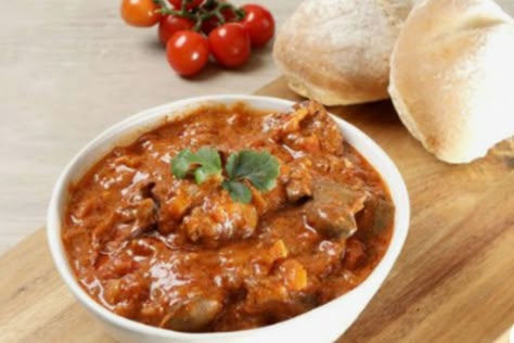 Creamy Chicken Livers, Vleis Geregte, African Beef Stew, Peri Peri Recipes, Peri Peri Chicken Livers, Chicken Livers Recipe, Nandos Peri Peri Chicken, Livers Recipe, Creamy Tomato Chicken