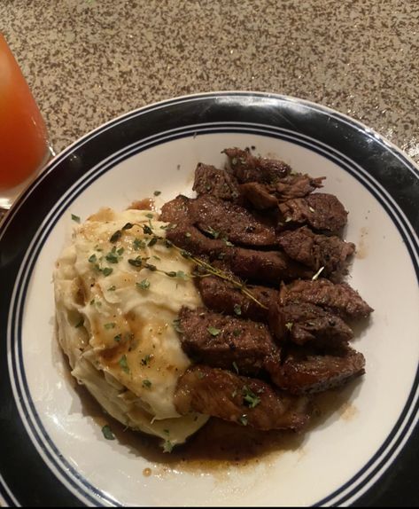 Mashed Potatoes Aesthetic, Steak Medium Well, Medium Well Steak, Steak And Mash Potatoes Recipes, Steak And Mash Potatoes, Beef Steak Aesthetic, Steak And Mashed Potatoes Aesthetic, Steak Dinner Aesthetic Restaurant, Steak And Mashed Potatoes