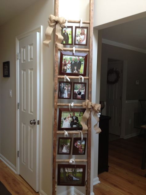 Ladder display for wedding photos How To Decorate Ladders Display Ideas, Repurpose Wooden Step Ladder, Picture Ladder, Photo Ladder, Old Ladder Decor, Decorative Ladders, Ladder Diy, Antique Ladder, Ladder Ideas