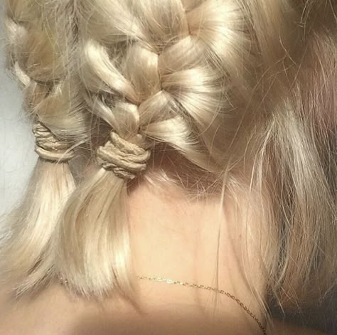 Penteado Cabelo Curto, Long Blonde, Long Blonde Hair, Miss Dior, Grunge Hair, Marie Antoinette, Powerpuff Girls, Aesthetic Hair, Pretty Hairstyles