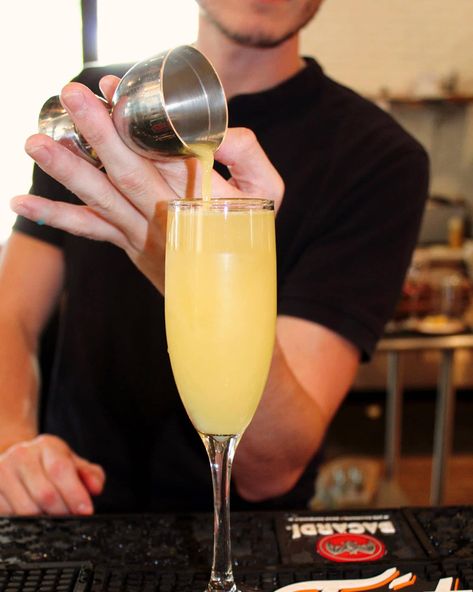 16 Fantastic Brunch Places with Bottomless Mimosas in Orlando (2023) Bottomless Brunch Aesthetic, Brunch Pictures Instagram Mimosa, Orlando Restaurants Top 10, East End Market Orlando, Orlando Nightlife, Berry Waffles, Brunch Burger, Restaurants In Orlando, Bottomless Mimosas