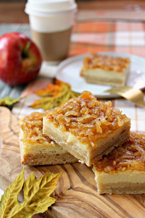 Apple Custard Bars! The autumnal answer to lemon bars, these Apple Custard bars consist of sweet and creamy apple cider-infused custard atop a brown sugar shortcrust, then smothered in a spiced apple topping. Custard Bars Recipe, Custard Bars, Apple Topping, Candy Brownies, Food Polls, Best Amish Recipes, Easy Custard, Apple Custard, Types Of Pastry