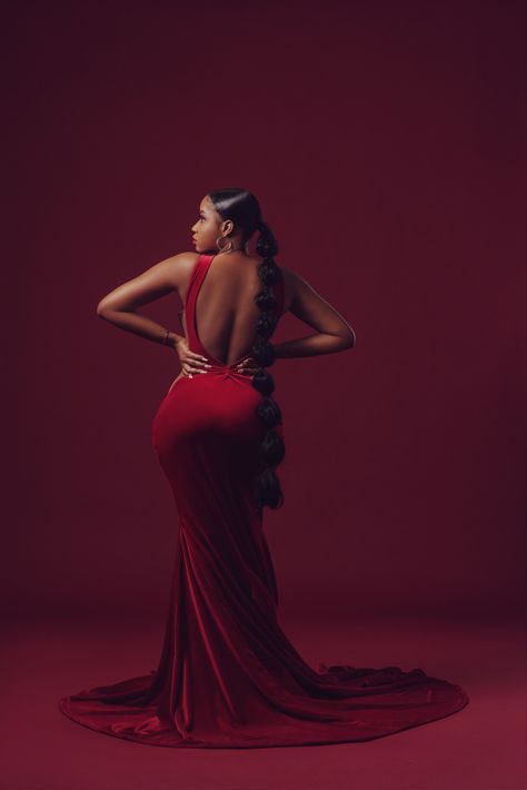 #photoshootideas# #birthdayphoto #hairideas #dressideas #reddressboutique #blackgirlmagic #ponyideas❤️ Evening Gowns Photoshoot, Mermaid Dress Photoshoot, Red Carpet Photoshoot Ideas, Long Dress Photoshoot Ideas Birthday, Long Dress Birthday Photoshoot, Poses In A Long Dress, 21st Birthday Fits, Long Gown Photoshoot Poses, Long Dress Photoshoot Poses Studio