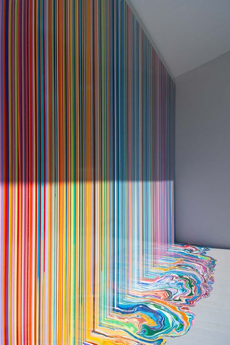 Ian Davenport's Poured Lines And Puddle Paintings - IGNANT Diy Wall Painting, Simple Abstract, Wall Paint Designs, Vertical Lines, Elements Of Design, Art Installation, Abstract Paintings, Sustainable Design, Wall Paint