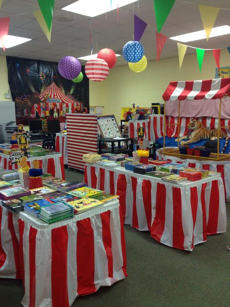 Circus theme reading party Carnival Theme Book Fair, Circus Book Fair Theme, Carnival Theme Classroom Decorations, Carnival Book Fair, Circus Book Fair, Christmas Carnival Ideas, Candy Theme Classroom, Carnival Classroom, Circus Book