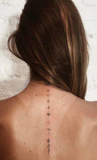 Tatouage colonne vertebrale Dainty Spine Tattoo, Spinal Tattoo, Small Back Tattoos, Spine Tattoo Ideas, Female Tattoos, Handpoke Tattoo, Spine Tattoos For Women, Neck Tattoos, Shoulder Tattoos