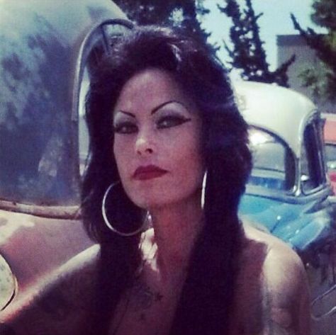 vintage everyday: Chola Style and Culture – 40 Fascinating Vintage Photos of Latina Gangs in Southern California from the 1970s and 1980s Chola Makeup Latina 90s, Chola Style Makeup, Chola Hairstyles Old School, Chola Style 90s, Chola Hairstyle, 70s Style Hair, Chola Aesthetic, 90s Chola Fashion, Chola Makeup