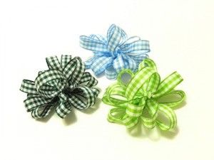 Video Tutorial - Learn how to make Loopy Gingham Dog Bows with Mini Bowdabra bow maker tool  Crafts material. Follow this tutorial and make pet bows for your Dog  Cat. Dog Bows Diy, Loopy Bow, Bow Diy, Diy Dog Collar, Flower Hair Bows, Dog Grooming Salons, Grooming Shop, Dog Hair Bows, Pet Bow Ties