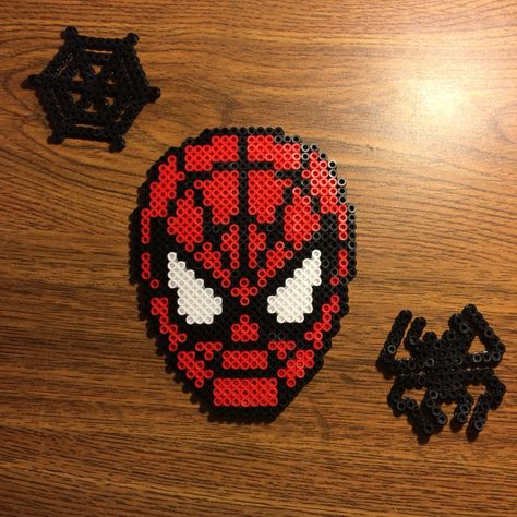 Fuse Beads Spiderman, Spiderman Beads Pattern, Perler Beads Ideas Spiderman, Spider Man Melty Beads, Spiderman Melty Beads, Iron Beads Spiderman, Pyssla Ideas Spiderman, Spiderman Pearl Beads, Spiderman Perler Bead Patterns