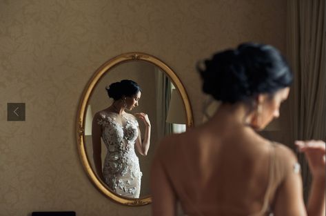 Bride Mirror Photo, Bride Solo Poses, Bridal Prep Photos, Wedding Preparation Photos, Foto Wedding, Wedding Portrait Poses, Bridal Photography Poses, Wedding Engagement Pictures, Bride Photoshoot