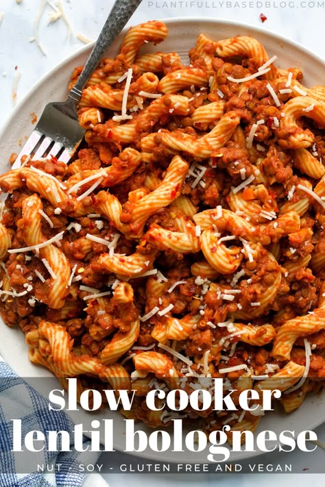 Meat Free Slow Cooker Recipes, Crockpot Bolognese, Lentil Slow Cooker Recipes, Pasta Slow Cooker, Slow Cooker Plant Based Recipes, Crockpot Lentil Recipes, Plant Based Slow Cooker Recipes, Slow Cooker Lentil Recipes, Slow Cooker Vegan Recipes