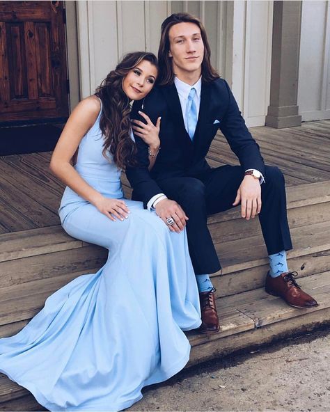 Couple look Baby Blue Satin Prom Dress, Prom Couples Outfits Matching, Prom Dresses Baby Blue, Blue Prom Tuxedo, Prom Tuxedo Ideas, Prom Dress Bodycon, Prom Couples Outfits, Blue Satin Prom Dress, Baby Blue Prom Dresses