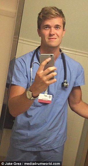 Male nurse Jake Gez sets pulse racing on Instagram #dailymail Nurse Male, Single Boys, Medicine Aesthetic, Male Nurses, Looking For A Girlfriend, Female Nurse, Dr Mike, Doctor Costume, Romantic Story