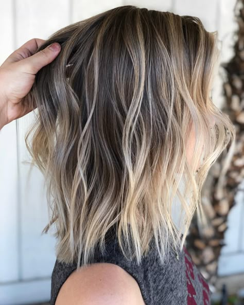 Dark Roots Blonde Hair Balayage, Sombre Hair, Blonde Hair With Roots, Blonde With Dark Roots, Dark Roots Blonde Hair, Dirty Blonde Hair, Balayage Hair Blonde, Short Hair Balayage, Penteado Cabelo Curto