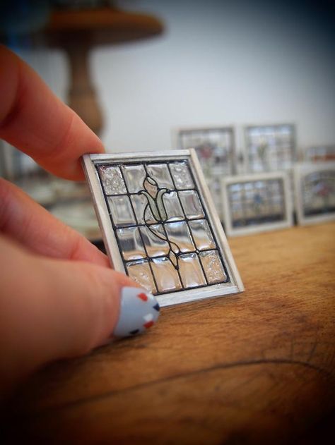 Dollhouse Barbie, Dollhouse Windows, Bookshelf Art, Tiny Furniture, Dollhouse Miniature Tutorials, Barbie Diorama, Dollhouse Miniatures Diy, Miniature Projects, Miniature Rooms