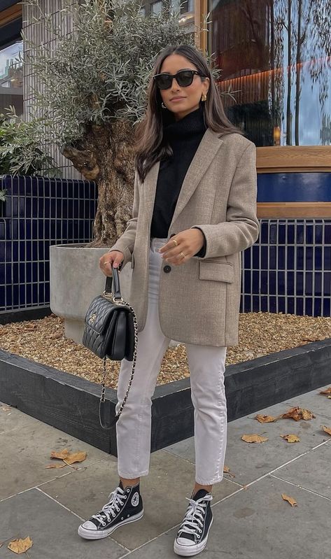 Monochromatic Outfit Fall 2023, Black Converse Business Outfit, California Cool Fashion, Chique Outfit, Looks Jeans, Blazer Outfit, Outfits With Converse, Mode Casual, Looks Street Style