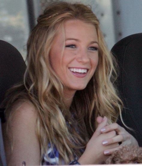 Blake Lively Hairstyles, Tiny Braids, Sisterhood Of The Traveling Pants, Beachy Hair, Trendy Hairstyle, Unique Women, French Hair, Penteado Cabelo Curto, Extensions Hair