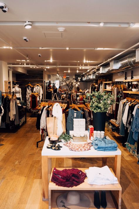 Best Newbury Street Stores for Shopping in Boston - Kaylchip Boston What To Do, Boston Shopping, Boston Aesthetic, Newbury Street Boston, Boston Art, Newbury Street, Downtown Boston, Beautiful Streets, Wine List