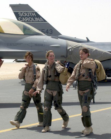 military women Air Force Aesthetic Military, Air Force Military Women, Women Soldiers, Women Veterans, Female Pilots, Military Woman Pictures, Military Woman Army Female Soldier, Military Force, F 16 Falcon