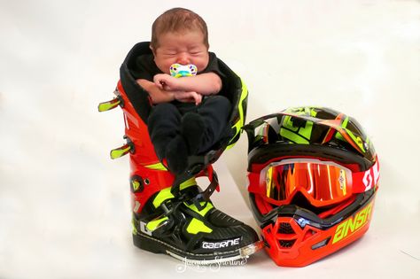 Motocross newborn photo shoot newborn pictures moto baby baby in boot Motocross Baby, Motorcycle Baby, 6 Month Baby Picture Ideas, Baby Bike, Baby E, 6 Month Baby, Newborn Shoot, Foto Baby, Newborn Photoshoot