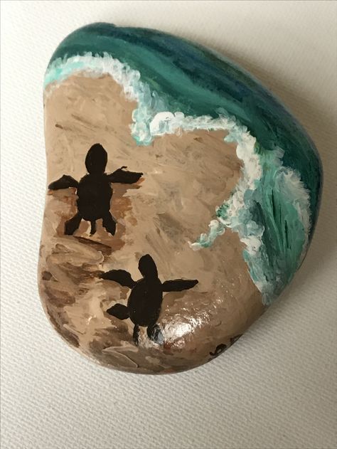 Beach rock paintings Easy Rock Painting, Art Pierre, Rock Painting Ideas, Painted Rocks Diy, Rock Painting Ideas Easy, Rock Painting Patterns, Diy Simple, Beach Rocks, Hur Man Målar