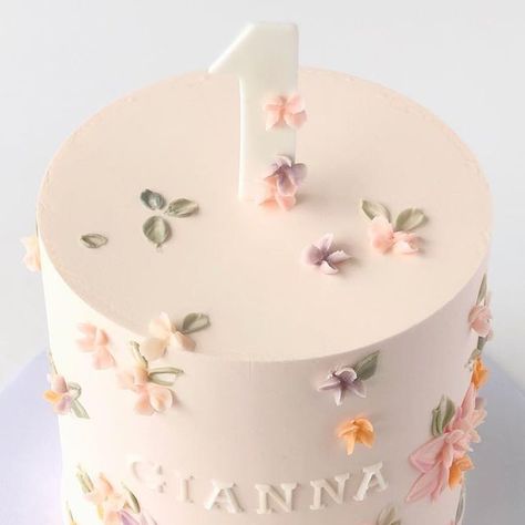 Simple Cake For Girl, Flower Cake First Birthday, First Birthday Cake Floral, Floral First Birthday Cake, Cake For Baby Girl 1 Year, Cake Designs For 1 Year Girl, First Birthday Cake Bunny, 1st Bday Cake, Baby First Birthday Cake