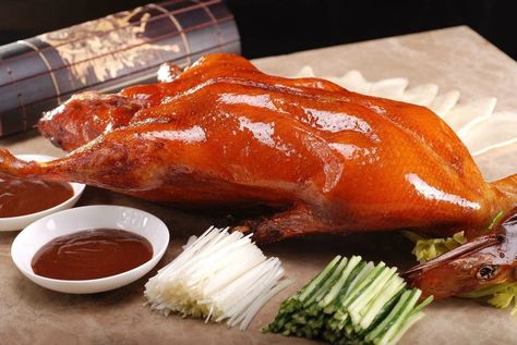 When it comes to Chinese food, Peking Duck will pass through most people’s mind firstly. Peking Duck is a famous Chinese food in the world… Chinese Duck Recipe, Peking Duck Recipe, Pekin Duck, Duck Recipe, Ground Beef And Cabbage, Golden Palace, Homemade Chinese Food, Peking Duck, Air Kelapa