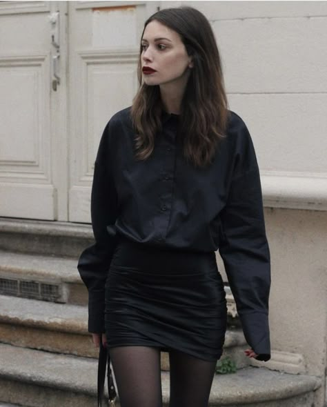 Classy Black Outfits For Women Aesthetic, Semi Formal Outfits Winter, Feminine Black Outfit, Dark Ingenue Aesthetic, Dark Romance Outfit, Shirt And Sweater Outfit, Club Outfit Winter, French Chic Outfits, Minimal Goth