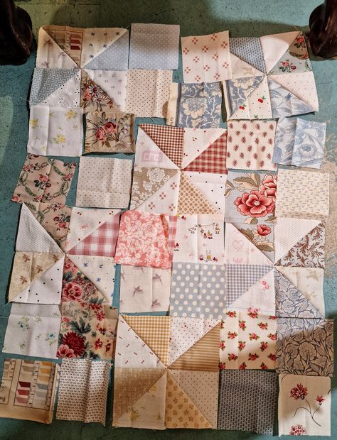 Farmhouse Patchwork Quilt, Patch Work Pattern, Diy Quilt Blanket, Easy Quilts For Beginners Simple, Quilt Edging Ideas, Quilting Projects For Beginners, Quilting Aesthetic, Aesthetic Quilts, Easy Adult Crafts