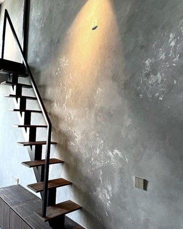 Accent Wall Staircase, Wall Art Texture, Abstract Wall Painting, Ombre Wall, Staircase Wall, Stair Decor, Spiral Stairs, Best Paint Colors, Art Texture