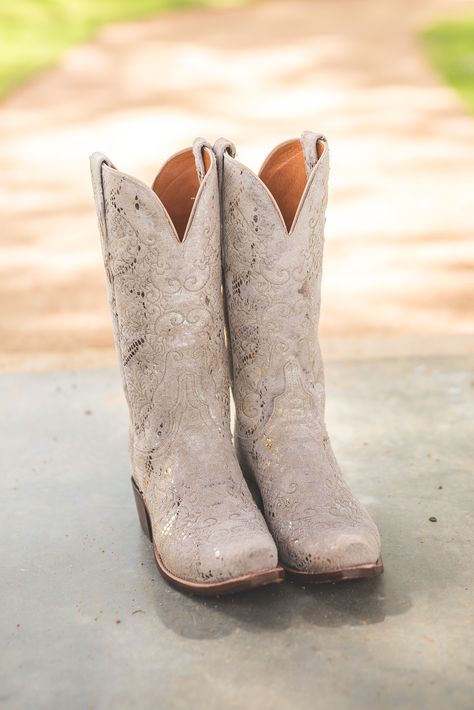 Tan Lucchese Bridal Cowboy Boots Wedding Cowgirl Boots For Bride, Dresses With Cowgirl Boots, Bridal Cowboy Boots, Cowgirl Wedding Dress, Cowgirl Boots Wedding, Wedding Cowboy Boots, Blue Cowboy Boots, Cowgirl Wedding, Bridal Boots