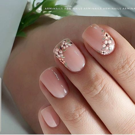 Unghie Sfumate, Floral Nail Designs, Subtle Nails, Floral Nail, Classy Acrylic Nails, Pretty Nail Art Designs, Cute Gel Nails, Pretty Nail Art, Neutral Nails