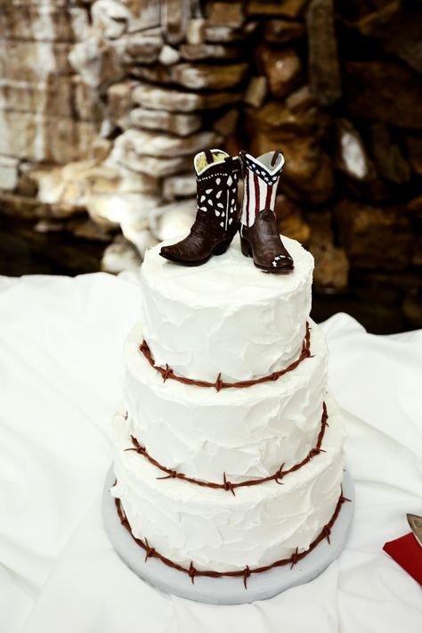 Cowboy Wedding Cakes, Cowboy Boot Cake, Western Wedding Cakes, Western Wedding Decorations, Wedding Cowboy Boots, Indian Cake, Unique Wedding Cake, Wedding Shower Cakes, Cowboy Cakes